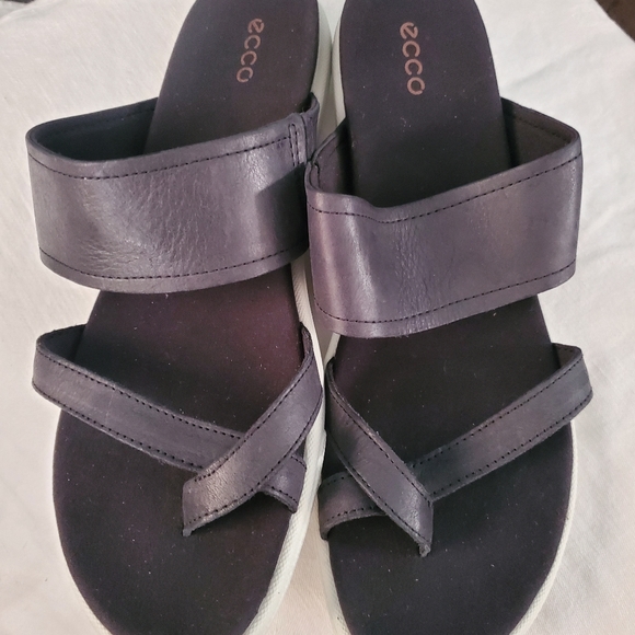 Ecco Damara Thong Sandals - Picture 7 of 10